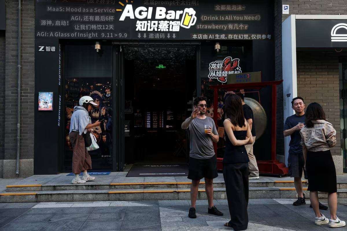 Бар будущего открылся в Китае. В пекинский AGI Bar можно прийти с…