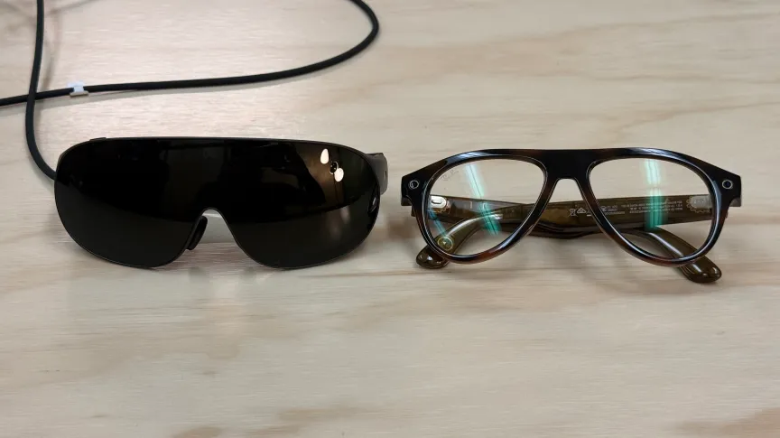 Очки виртуальной реальности Meta рядом с очками Ray-Ban Meta Gen 3