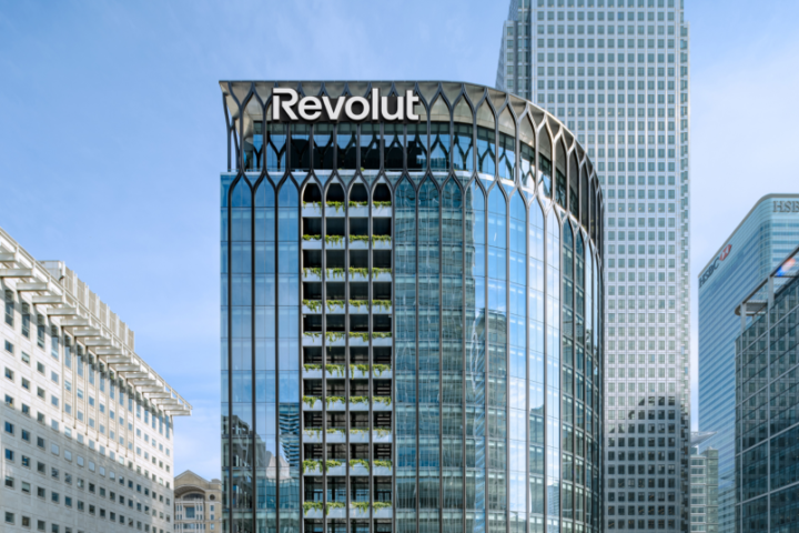 Компания Revolut подтвердила утечку данных клиентов посредством поддельных запросов от правительства.