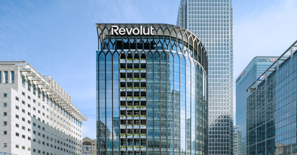 Компания Revolut подтвердила утечку данных клиентов посредством поддельных запросов от правительства.