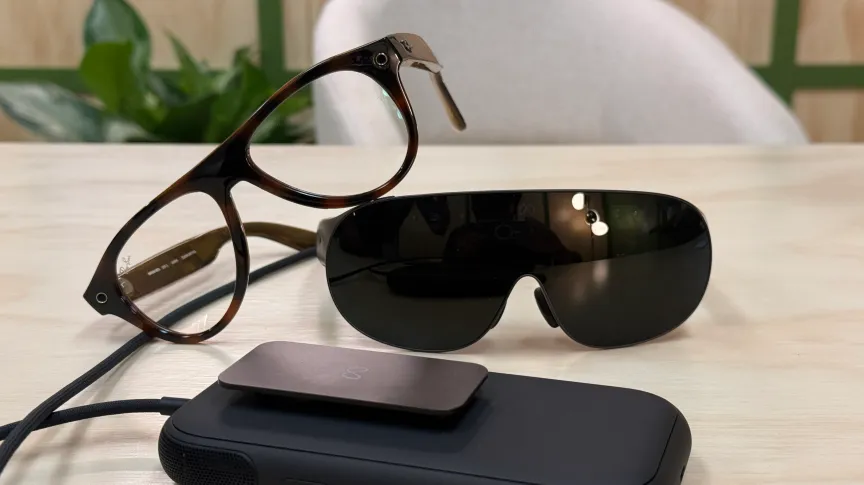 Очки Meta Ray Ban Gen 3 рядом с очками Meta VR