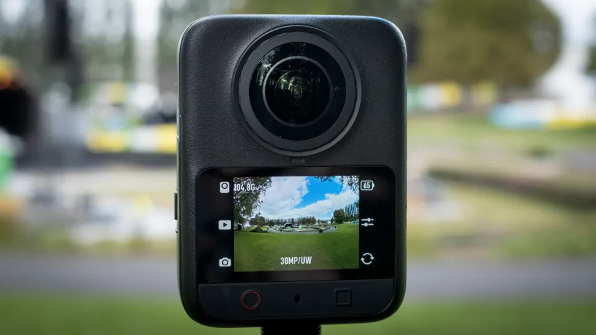 Экран DJI OSMO 360 II.