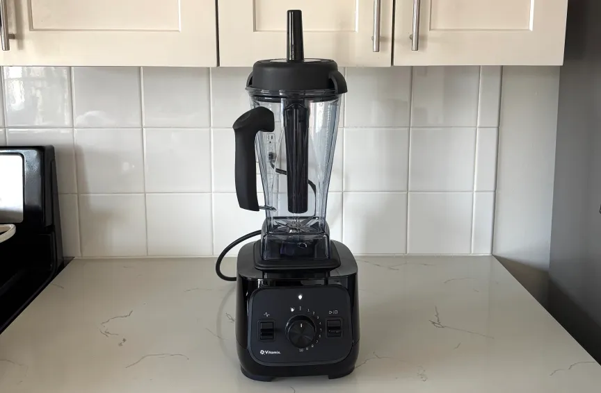 Черный блендер Vitamix VX1.