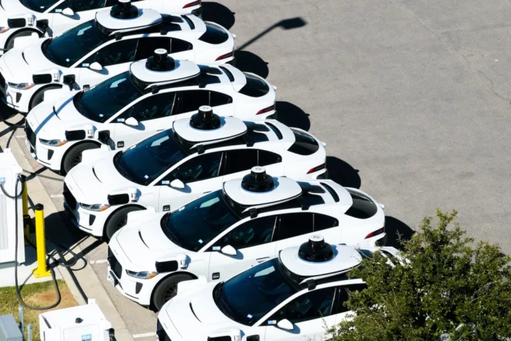 Компания Waymo возобновила работу в Сан-Антонио спустя 5 месяцев после проблем, вызванных наводнением.