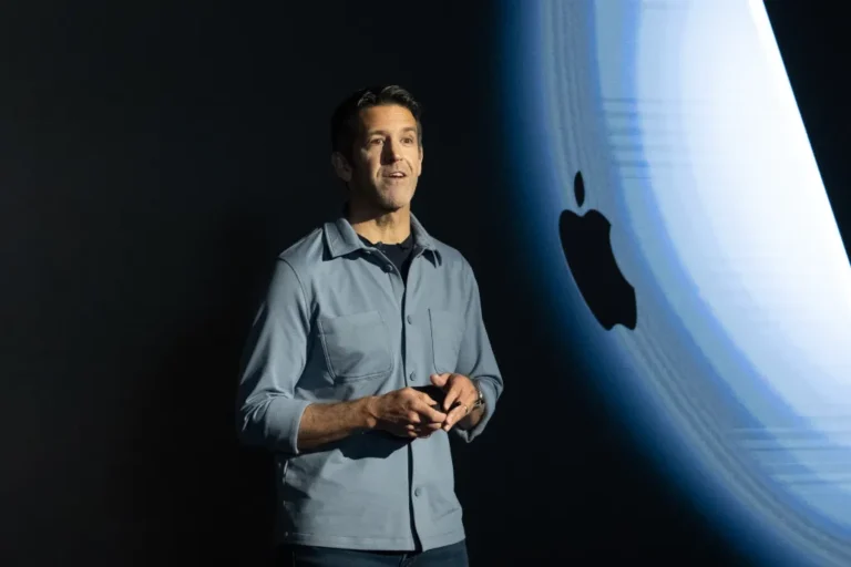 Кто такой Джон Тернус, новый генеральный директор Apple?