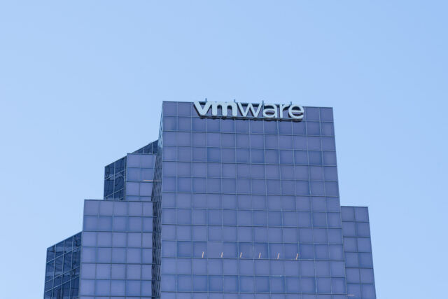 «Реальный дефицит заключается не в функциональности, а в доверии»: VMware пытается угодить малым и средним предприятиям.