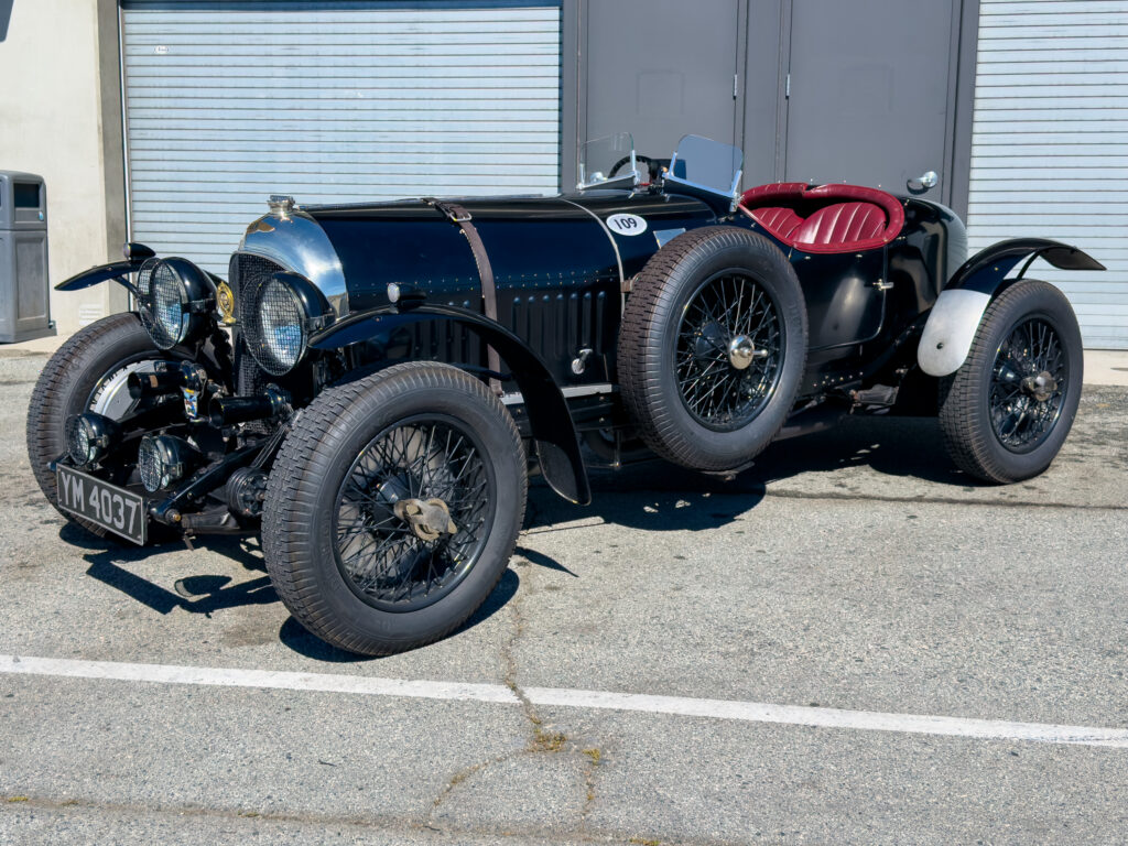 Bentley Super Sports 1926 года с кузовом от Jarvis из Уимблдона, вид спереди под углом 3/4.