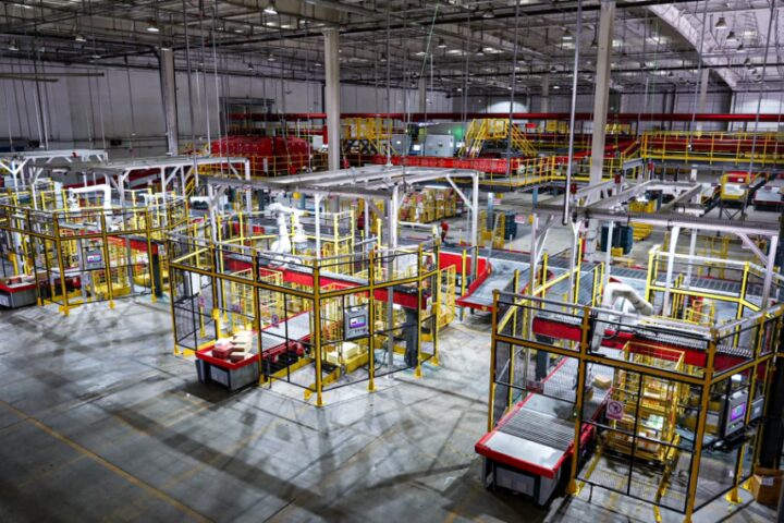 JD.com расширяет применение физического искусственного интеллекта в логистике, используя 3 миллиона роботов.