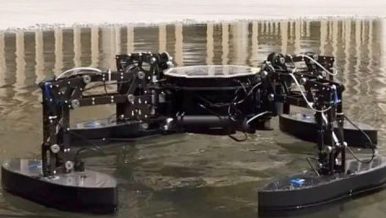 Робот-паук научился спасать людей на воде Инженеры из Китая и…