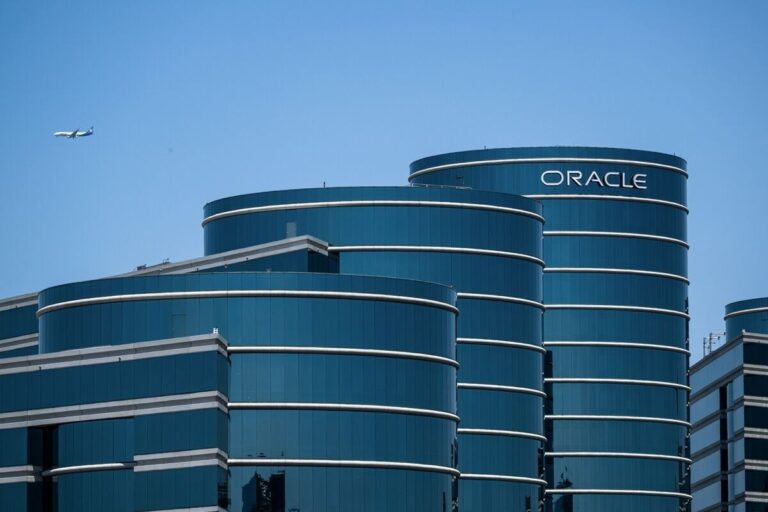 Oracle пытается защититься от расходов на ИИ, связанных с Project…