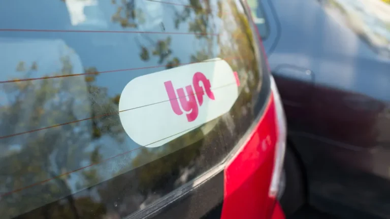 Компания Lyft выплатила 272,5 млн долларов для урегулирования судебного иска по поводу классификации водителей.