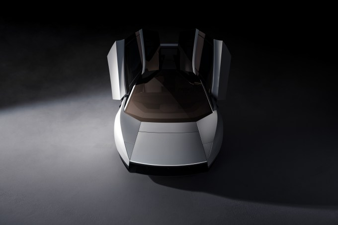 Tesla представила Roadster, работающий на энергии SpaceX, который летает и падает со стилем. 27 778ca555cf8d4a48a6bd30ae903cb19c