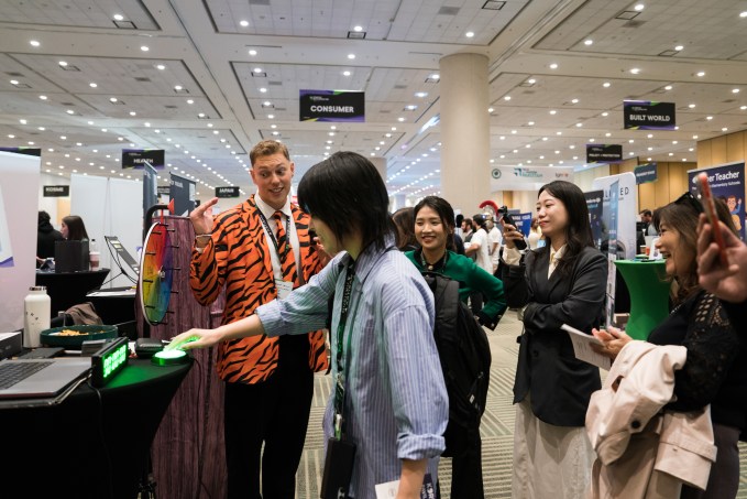 До конференции TechCrunch Disrupt 2026 осталось 48 часов — узнайте мнение тех, кто создает будущее. 4 Участник выставки TechCrunch Disrupt 2025